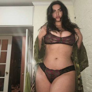 Je cherche un mec qui sait s’amuser Mireille - rencontre-Cougar-Calais