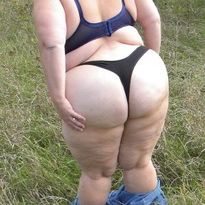 Tu cherches une meuf qui sait ce que veut son cul ? 🌟 Nadège - rencontre-MILF-Marseille