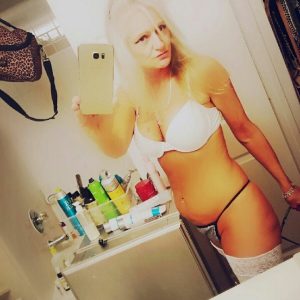 Le temps passe, mais moi j’ai faim Céline - rencontre-MILF-Montpellier