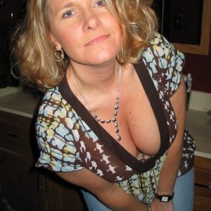 Besoin d’une distraction estivale? Emilie - rencontre-Milf-Sarcelles